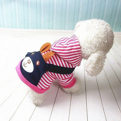 Winteroutfit mit gestreiftem Hundehoodie