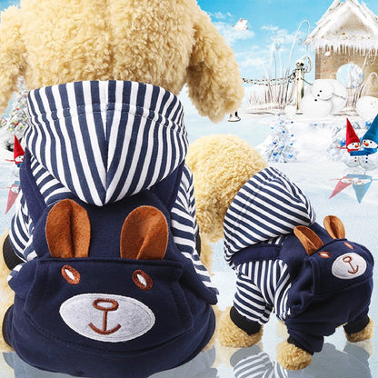 Winteroutfit mit gestreiftem Hundehoodie